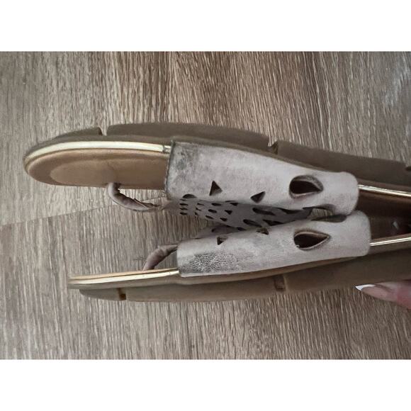 Tan Womans Thong Sandals Size 7.5 - Picture 14 of 16